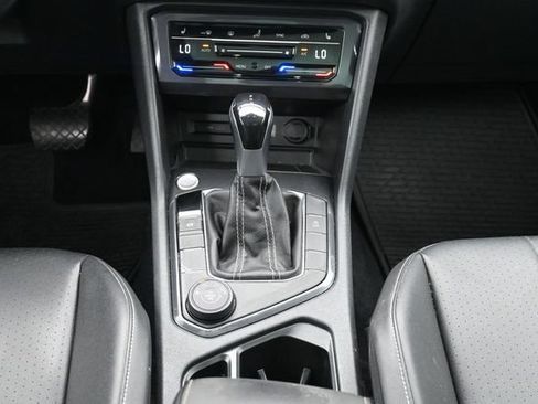Used 2022 Volkswagen Tiguan SE AWD/4WD image 23