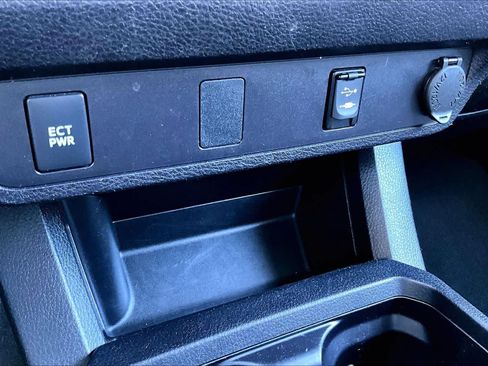 Used 2017 Toyota Tacoma SR5 RWD image 33
