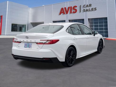 Used 2025 Toyota Camry SE image 6