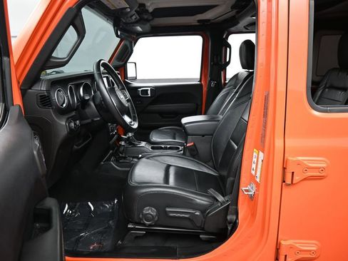 Used 2018 Jeep Wrangler Unlimited Sahara AWD/4WD image 11
