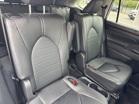 Certified 2024 Toyota Highlander XLE AWD/4WD image 23