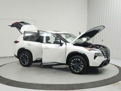 Used 2026 Nissan Rogue Platinum w/ Platinum Premium Package AWD/4WD image 9
