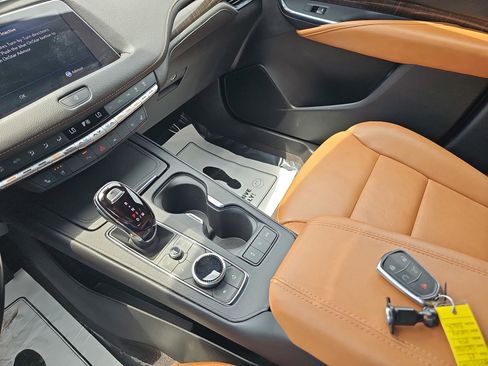 Used 2023 Cadillac XT4 Premium Luxury FWD image 22