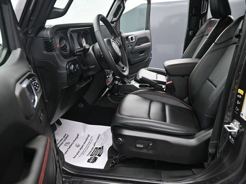 Used 2025 Jeep Gladiator Rubicon AWD/4WD image 17