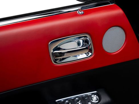 Used 2018 Rolls-Royce Dawn RWD image 58