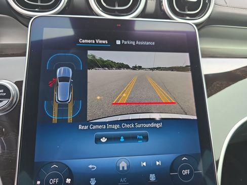 Used 2023 Mercedes-Benz GLC 300 4MATIC image 24