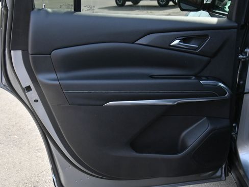 Used 2024 Chevrolet Traverse LT image 43