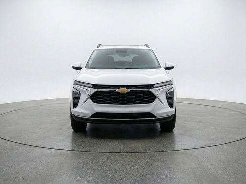 Used 2025 Chevrolet Trax LT image 2
