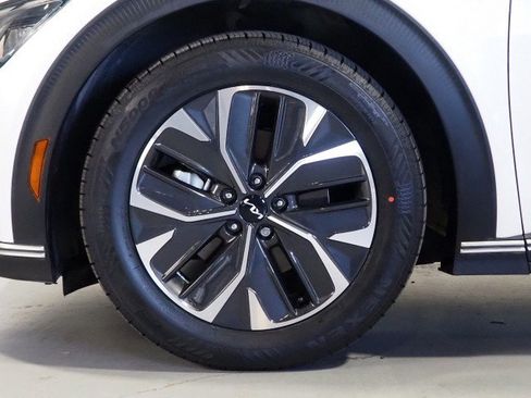 Used 2024 Kia EV6 Light RWD image 48