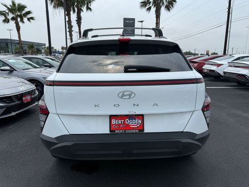 Used 2025 Hyundai Kona SEL FWD image 4