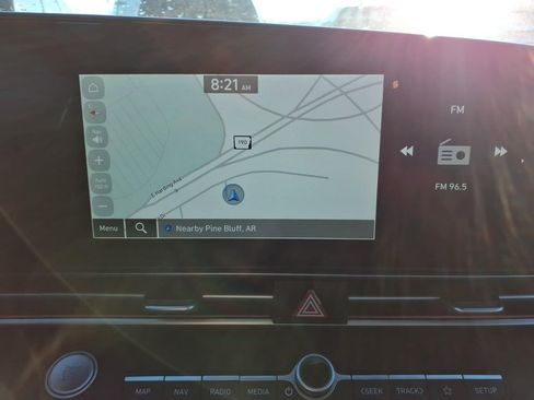 Used 2024 Hyundai Elantra Limited image 15