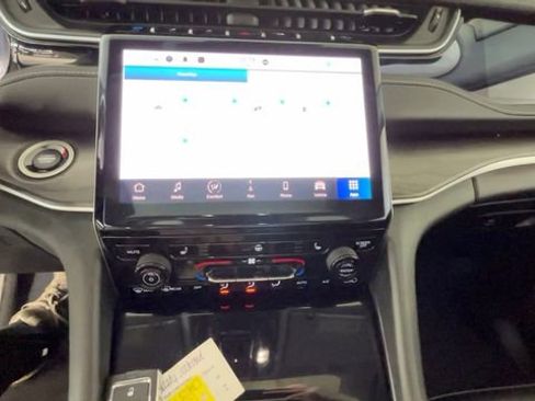 Used 2023 Jeep Grand Cherokee 4WD 4xe image 33