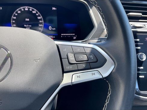Certified 2023 Volkswagen Tiguan SE FWD image 19