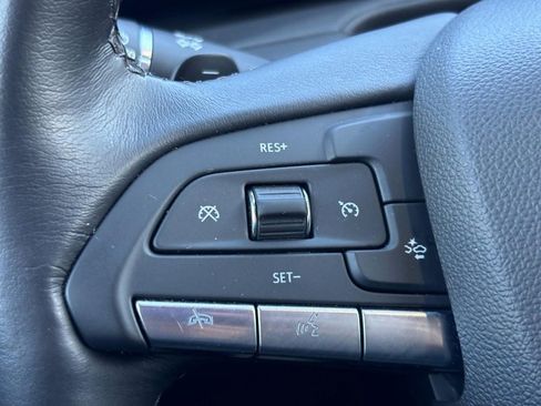 Used 2025 Cadillac XT4 Premium Luxury image 25