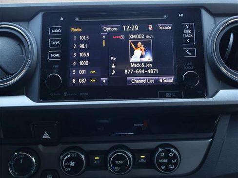 Used 2017 Toyota Tacoma TRD Sport AWD/4WD image 12