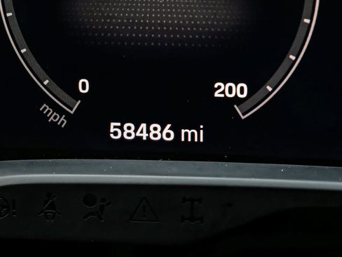 Used 2022 Porsche Taycan RWD image 19