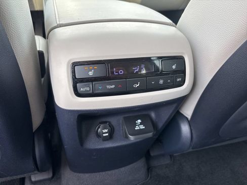 Used 2022 Hyundai Palisade SEL w/ Premium Package AWD/4WD image 13