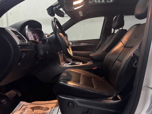 Used 2018 Jeep Grand Cherokee Overland w/ Interior Metal Package image 17