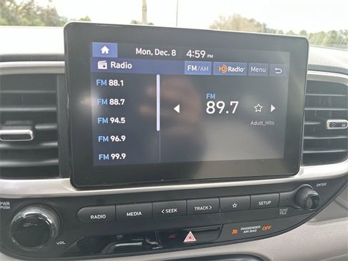 Used 2024 Hyundai Venue SEL image 12