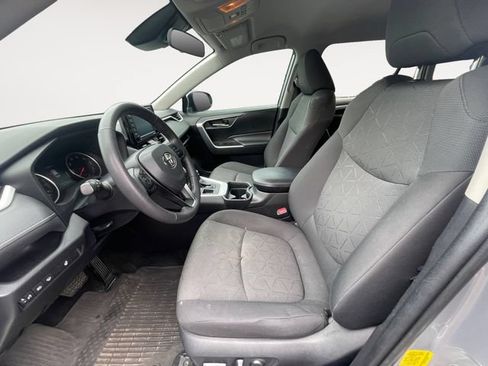 Used 2021 Toyota RAV4 XLE w/ XLE Grade Weather Package AWD/4WD image 9