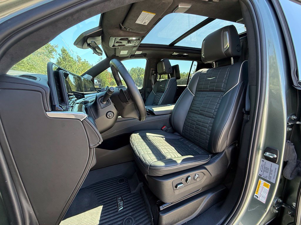 Used 2023 Cadillac Escalade ESV Sport Platinum w/ Heavy-Duty Trailer Package AWD/4WD image 6