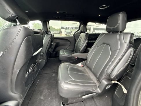 Used 2021 Chrysler Pacifica Touring-L w/ Uconnect Theater Family Group AWD/4WD image 23