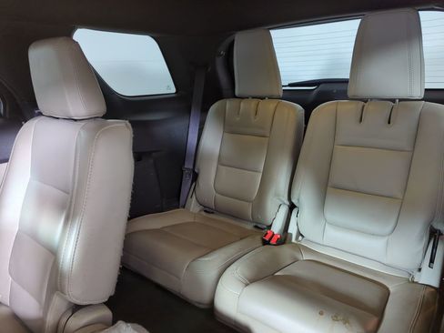 Used 2014 Ford Explorer XLT w/ Equipment Group 202A image 32