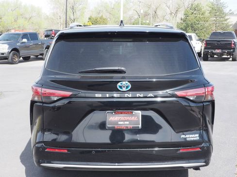 Used 2023 Toyota Sienna Platinum image 7