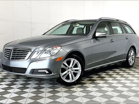 Used 2011 Mercedes-Benz E 350 4MATIC Wagon image 2