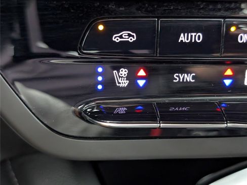 Used 2023 Buick Envision Avenir AWD/4WD image 28
