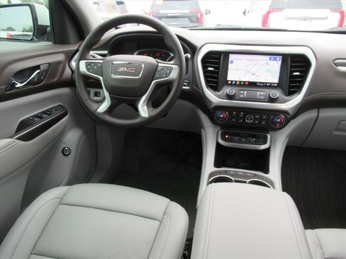 Used 2023 GMC Acadia SLT image 13