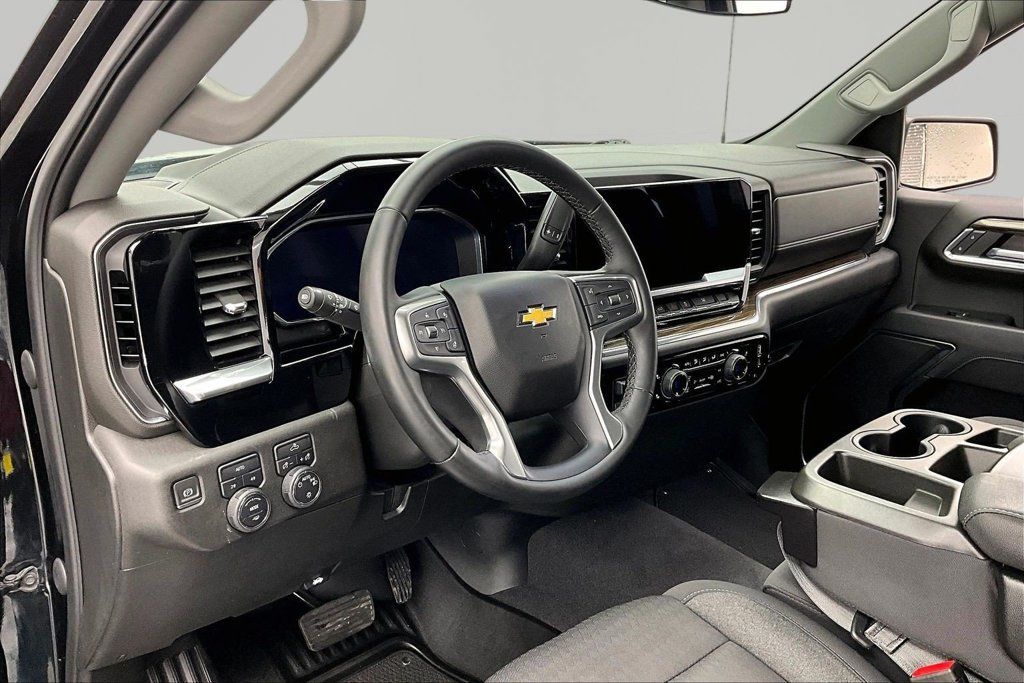 Used 2023 Chevrolet Silverado 1500 LT w/ Protection Package AWD/4WD image 14