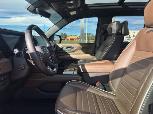 Used 2025 GMC Yukon Denali Ultimate image 7