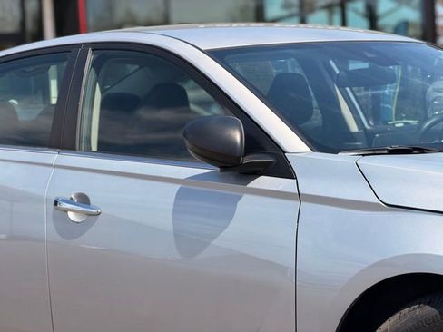 Used 2024 Nissan Altima 2.5 SV image 4