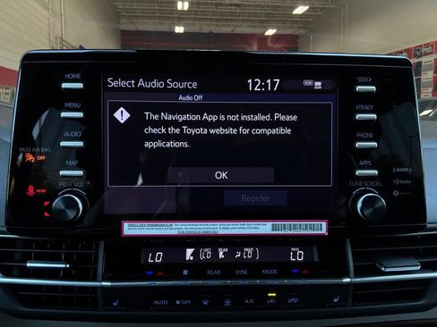 Used 2024 Toyota Sienna XLE FWD image 39