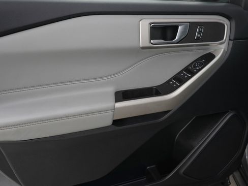 Used 2022 Ford Explorer XLT w/ XLT Sport Appearance Package image 25