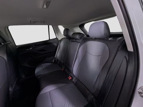 Used 2025 Volkswagen Tiguan SE FWD image 20