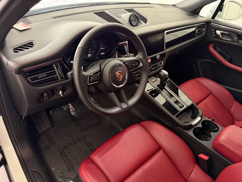 Used 2026 Porsche Macan AWD/4WD image 4