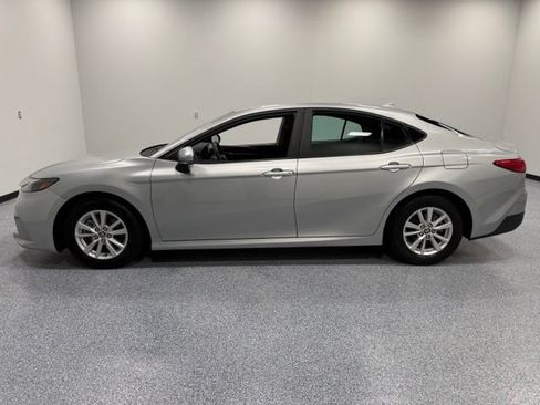 Used 2025 Toyota Camry LE FWD image 8