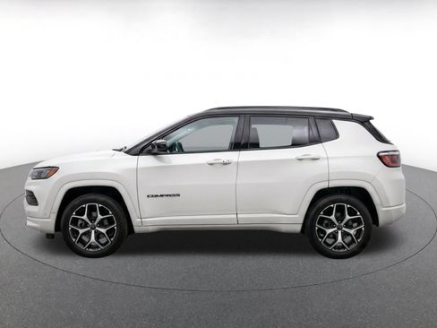 Used 2025 Jeep Compass Limited AWD/4WD image 4