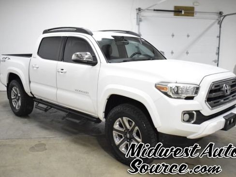 Used 2017 Toyota Tacoma Limited w/ Tow Package AWD/4WD image 6