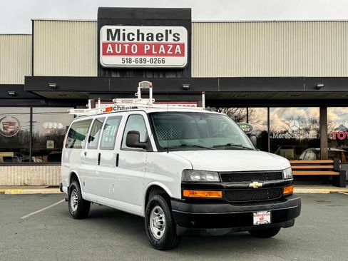Used 2018 Chevrolet Express 2500 w/ Driver Convenience Package image 2