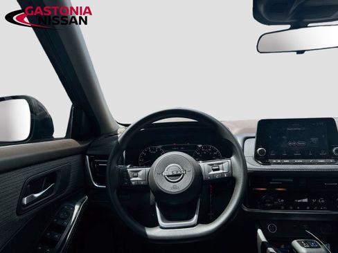 Used 2022 Nissan Rogue SV FWD image 29