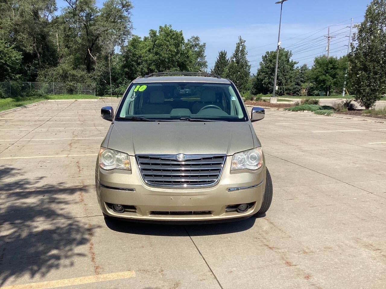 Used 2010 Chrysler Town & Country Limited FWD image 2