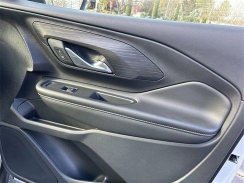 Used 2024 GMC Terrain SLT image 22