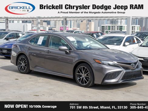 Used 2021 Toyota Camry SE image 3