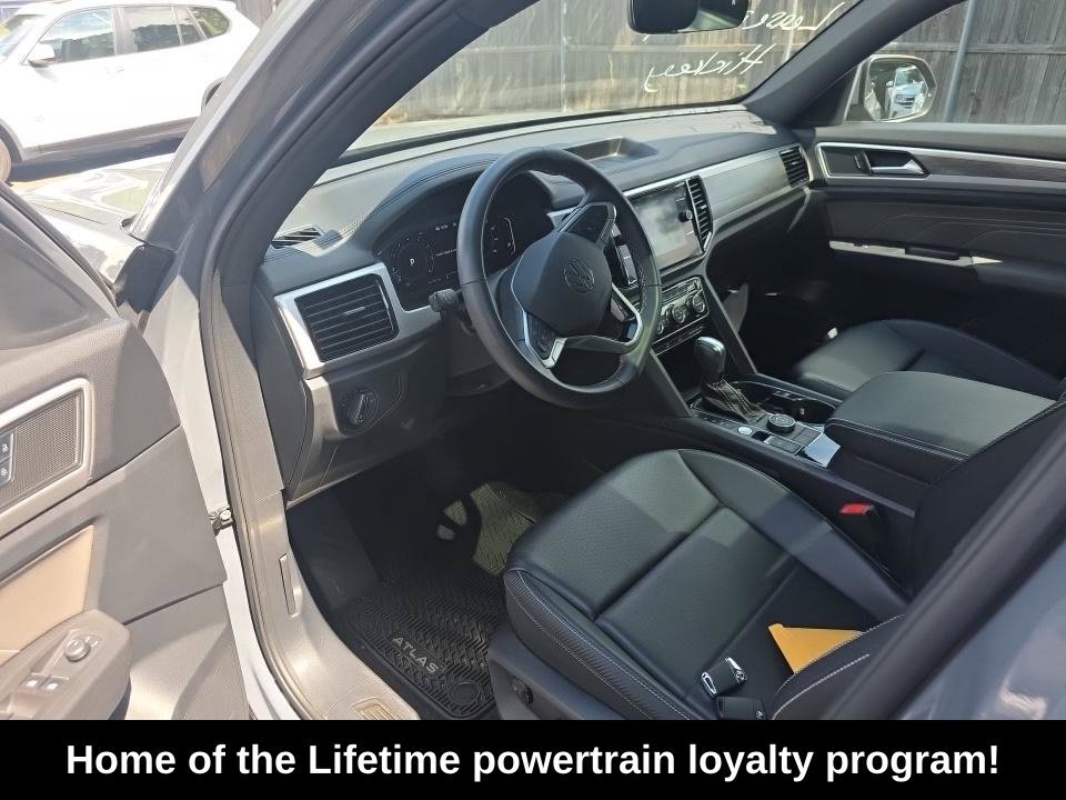 Used 2023 Volkswagen Atlas Cross Sport SE w/ Panoramic Sunroof Package AWD/4WD image 4