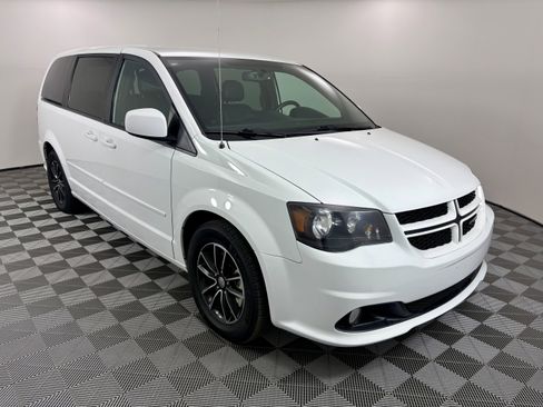 Used 2017 Dodge Grand Caravan GT image 7