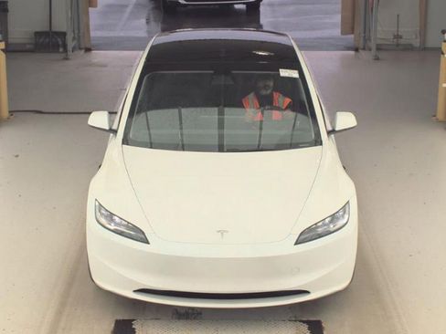 Used 2024 Tesla Model 3 Standard Range RWD image 2