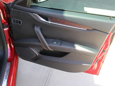Used 2018 Maserati Ghibli image 25
